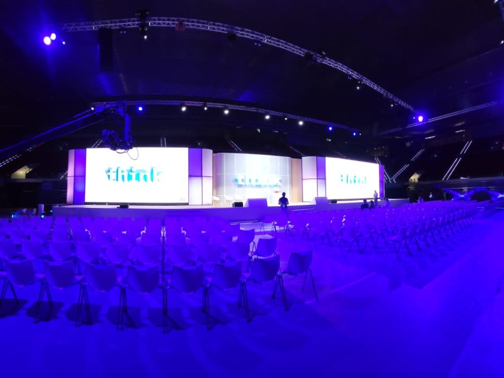 Convenciones y Congresos Base x Altura 
